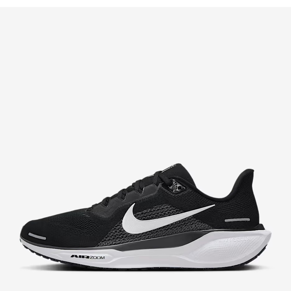 Nike Men's Pegasus’s 41 Black and White Athletic Shoes